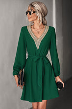 Load image into Gallery viewer, Contrast V-Neck Belted Dress