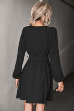 Load image into Gallery viewer, Contrast V-Neck Belted Dress